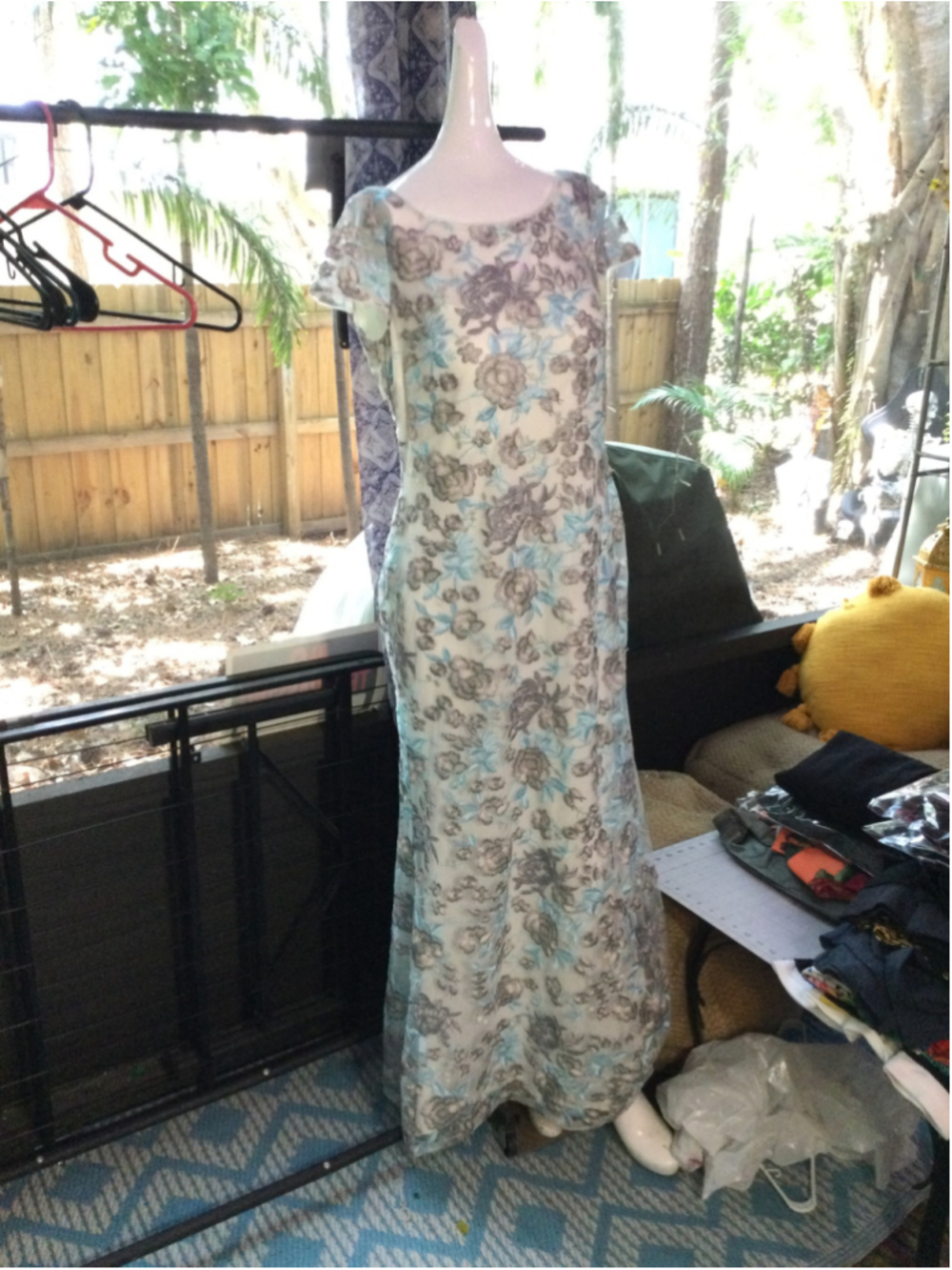 Women's Calvin Klein Floral Maxi Dress Size 8 White Blue